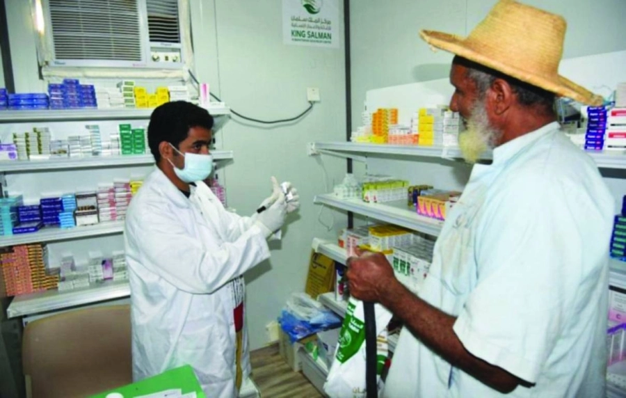 






مريض يمني يحصل على الأدوية من المركز