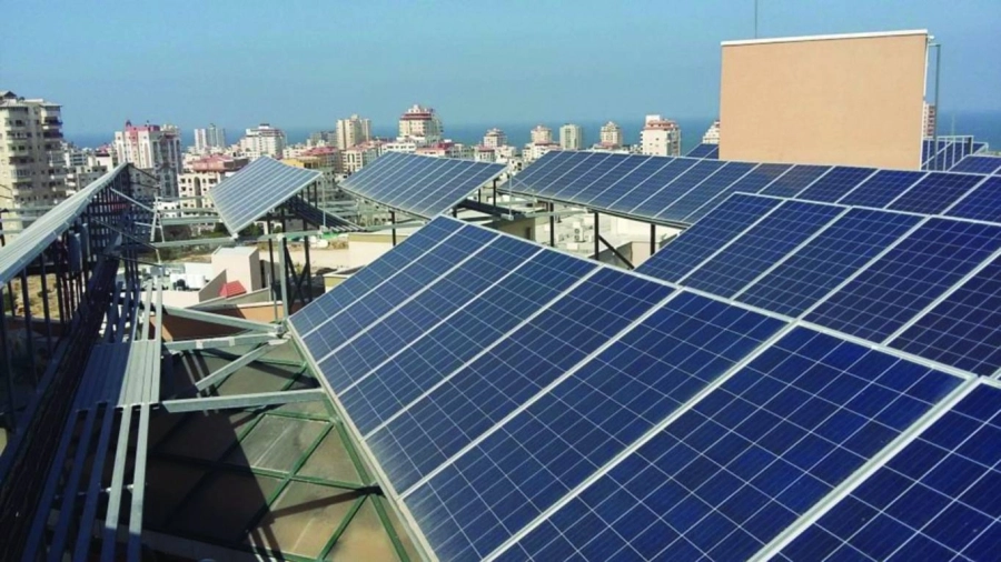 



خلايا طاقة شمسية على أسطح المنازل                        (مكة)