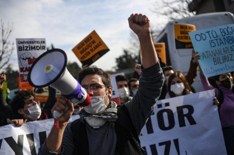 






احتجاجات طلابية ضد إردوغان     (مكة)