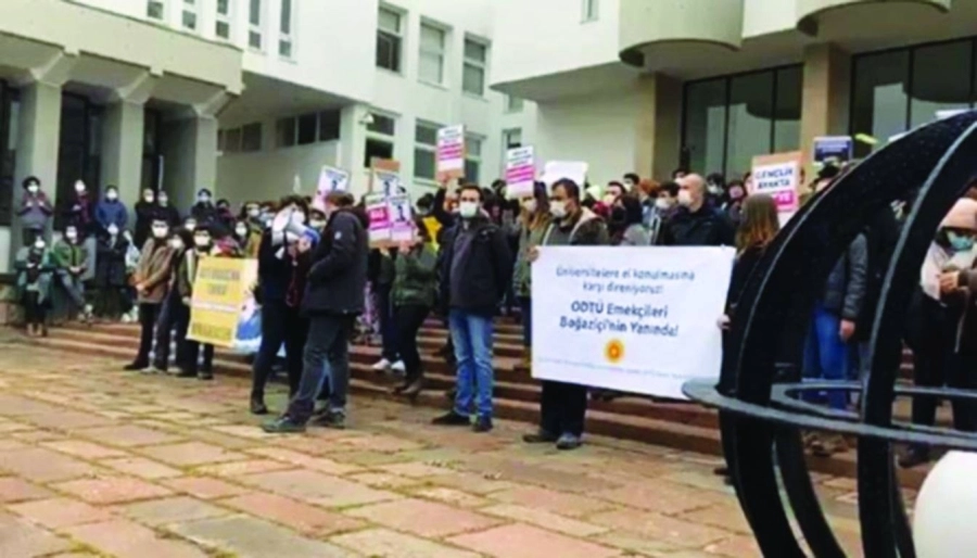 






الاحتجاجات تصل إلى العاصمة أنقرة               (مكة)