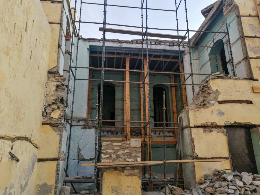 من أعمال ترميم قصر السقاف (أنس الحارثي)