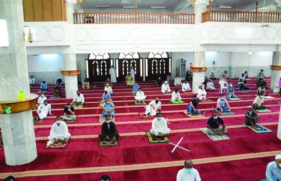 






من التباعد الاجتماعي بالمساجد                                       (مكة)