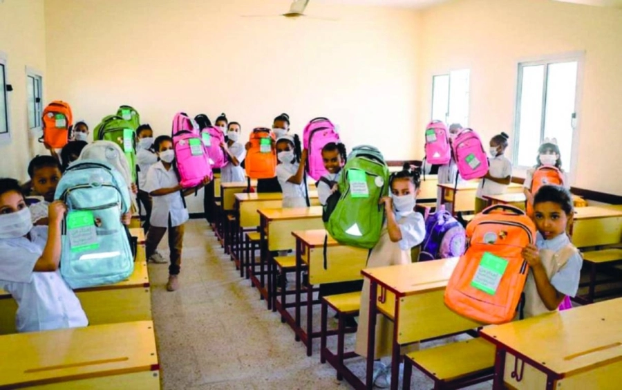 






طلاب يرفعون حقائبهم                   (واس)