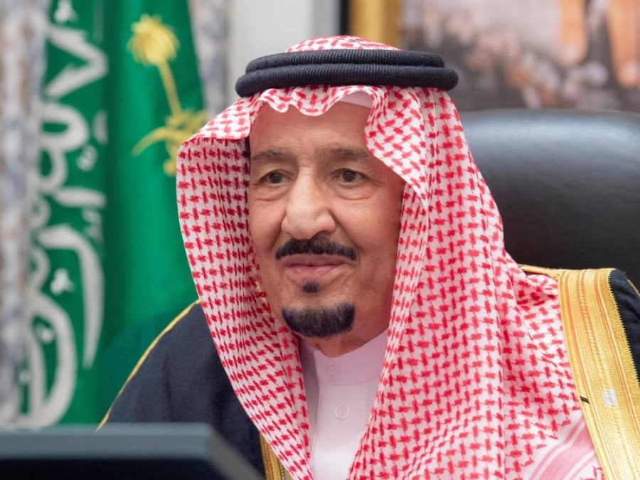 الملك سلمان مترئسا جلسة مجلس الوزراء عبر الاتصال المرئي  (واس)