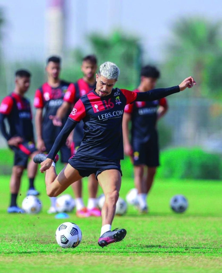 






 من استعدادات الوحدة للمباراة                                    (مكة)