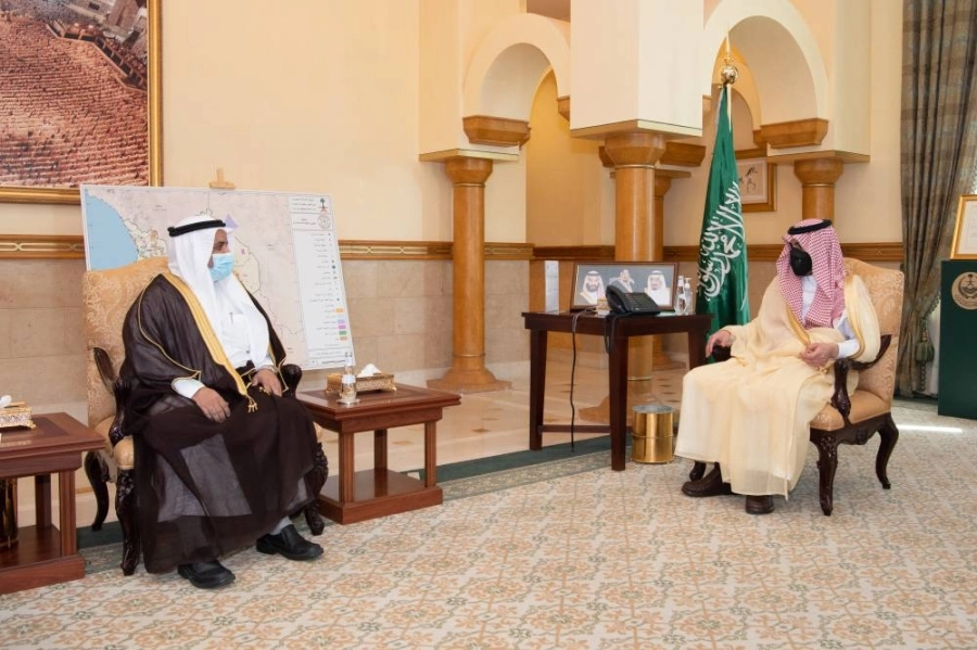 






.. وخلال استقباله حاتم الشنقيطي