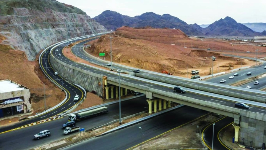 






الجسر بعد تدشينه أمس                            (مكة)