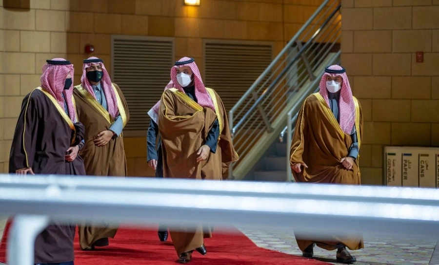 نيابة عن خادم الحرمين الشريفين .. ولي العهد يرعى حفل سباق "كأس السعودية" في نسخته الثانية    
