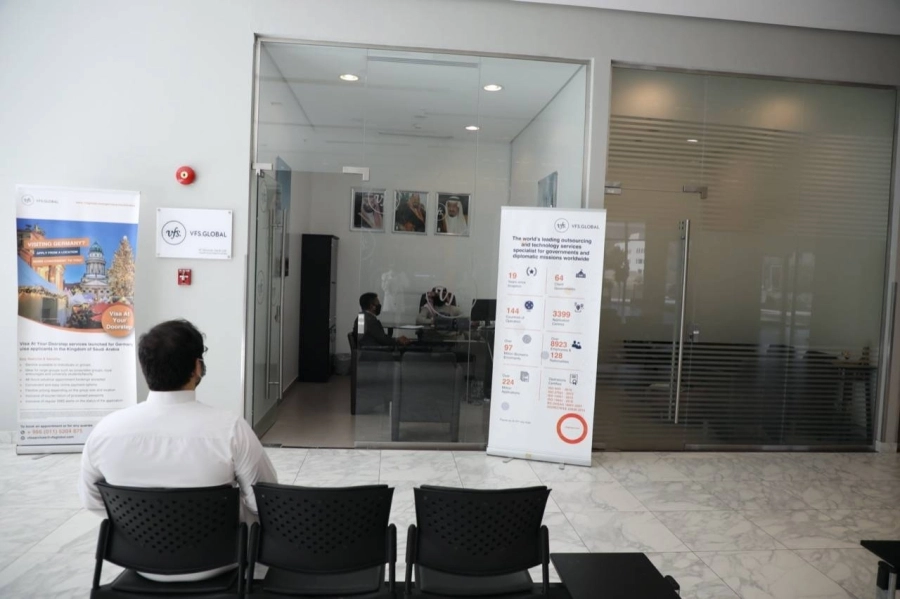 مكتب التأشيرات الدولية  VFS يدشن خدماته من "غرفة مكة"