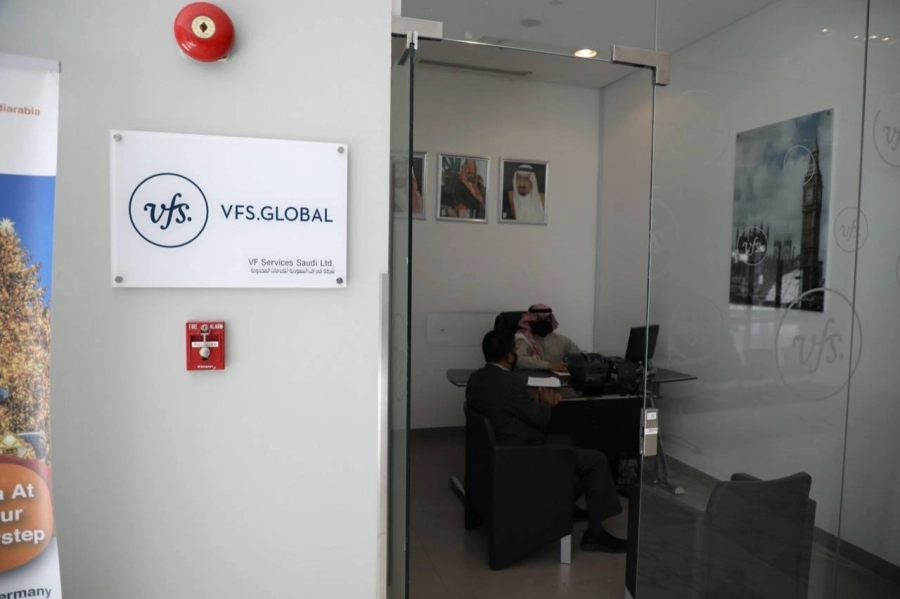 مكتب التأشيرات الدولية  VFS يدشن خدماته من "غرفة مكة"