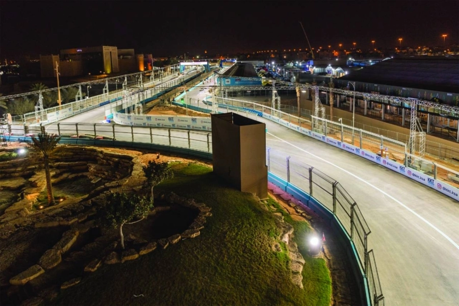 






تجهيز حلبة الدرعية للسباق                                                                                                           (واس) 