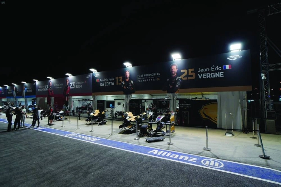 تجهيز حلبة الدرعية للسباق