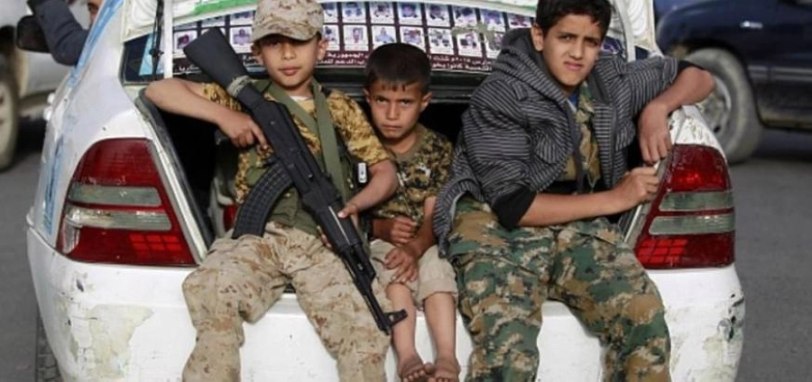 أطفال صغار بين المقاتلين     (مكة)
