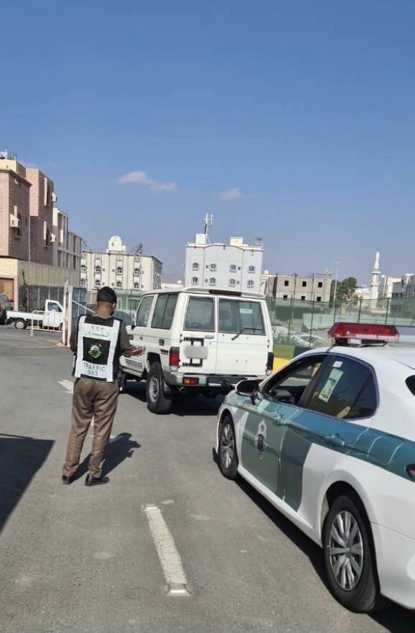 ضبط قائد مركبة بالطائف قام بنشر مقاطع وهو يقود المركبة بسرعة عالية (المرور)