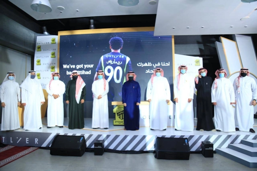 ‏OUTLIER الراعي الذهبي لقميص نادي الاتحاد السعودي