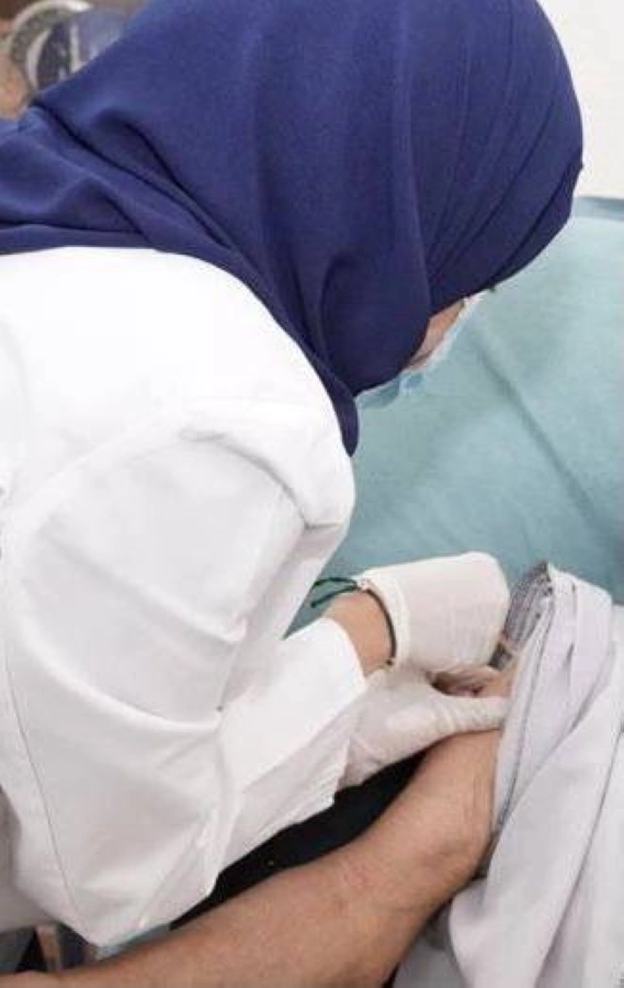 خدمة التطعيم ضد فيروس كورونا للمرضى في منازلهم (وزارة الصحة)