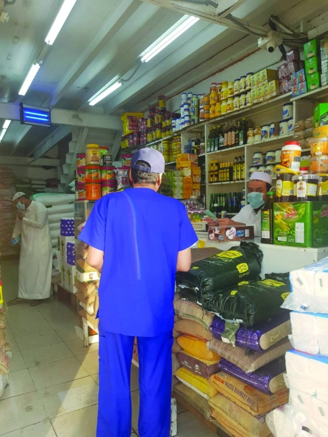 ⁧⁩حملاتها تفتيشية لمتابعة التزام المحلات التجارية بتطبيق الإجراءات الاحترازية (مكة)