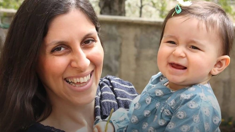 






نازنين راتكليف وابنها                            (مكة)