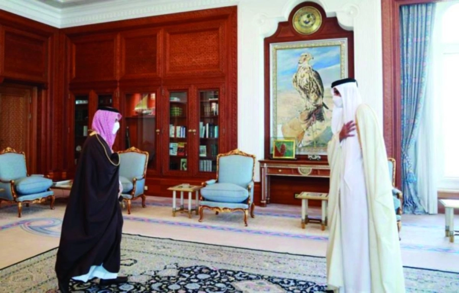 أمير قطر لدى استقباله وزير الخارجية (واس)