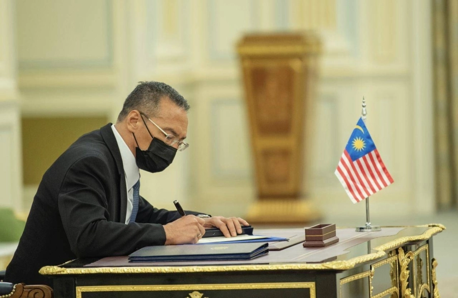 ولي العهد يجتمع مع رئيس الوزراء الماليزي (واس)