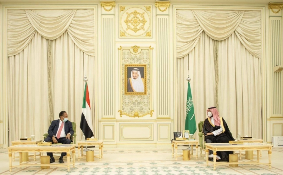 ولي العهد يستعرض مع رئيس الوزراء السوداني العلاقات الثنائية وسبل تطويرها (واس)