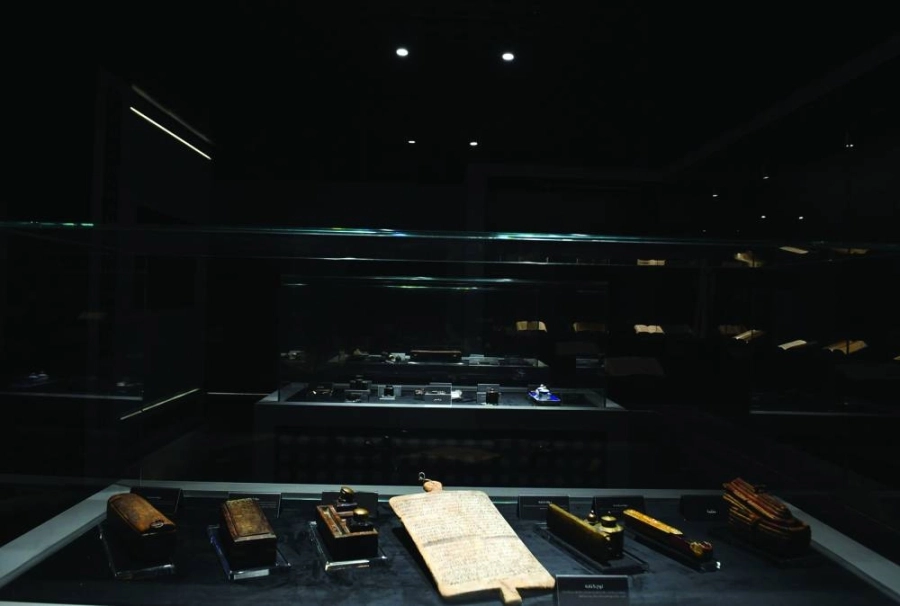 مخطوطات نادرة بالمعرض                                     (مكة)