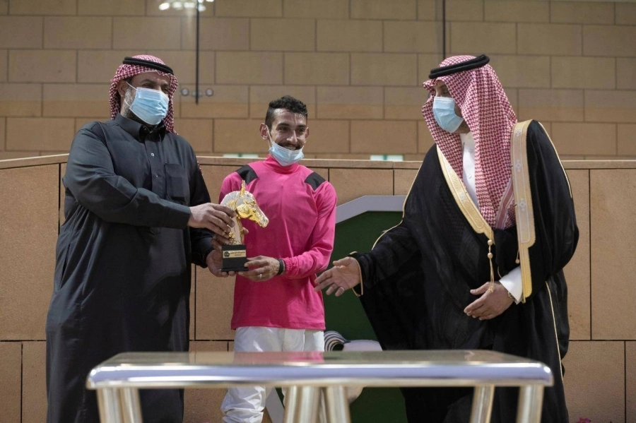 المخضرم "قافروش" يظفر بالتقديرية لنادي سباقات الخيل