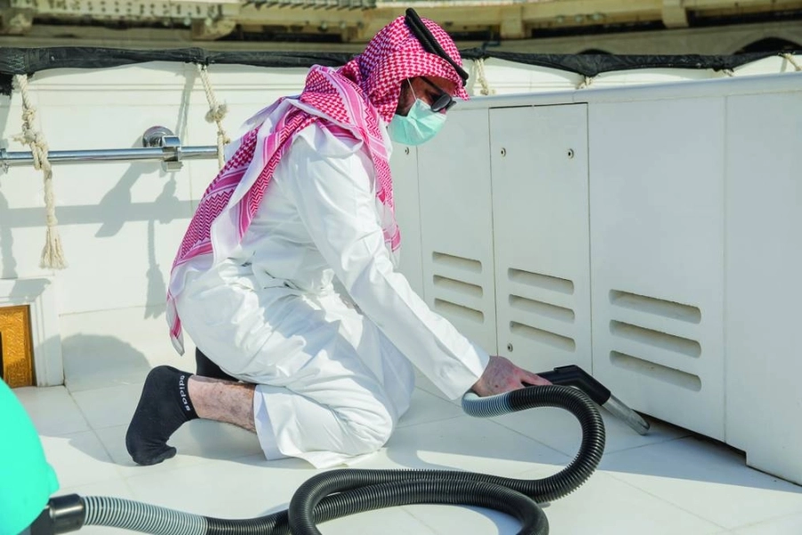 جانب من أعمال تعقيم وتطهير المسجد الحرام                (مكة)