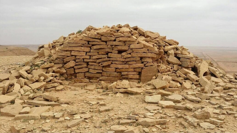 






 إحدى المنشآت الحجرية          (مكة)