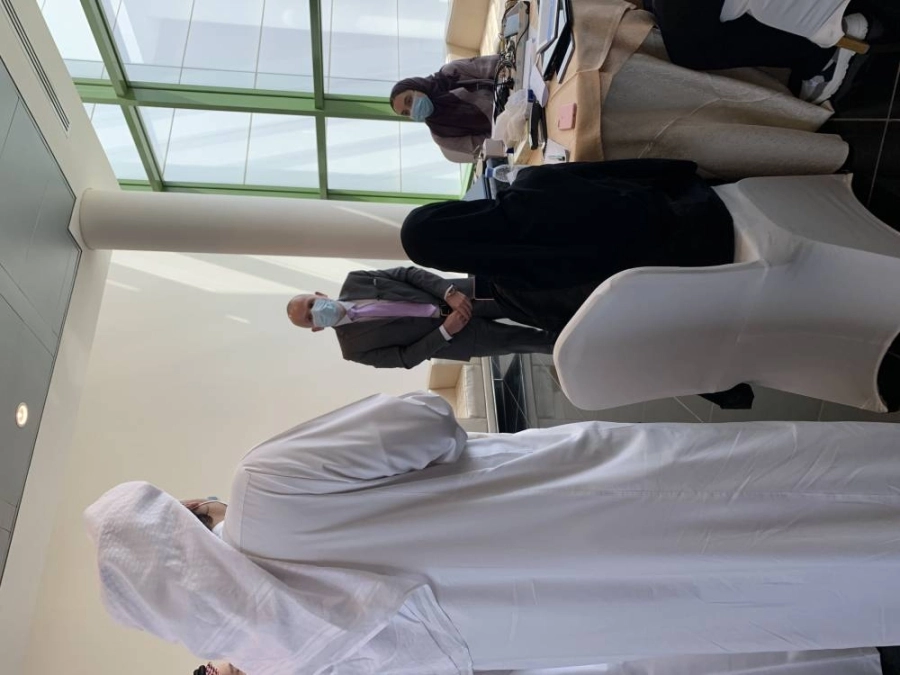 جان تاتون خلال جولته في ورش العمل (مكة)