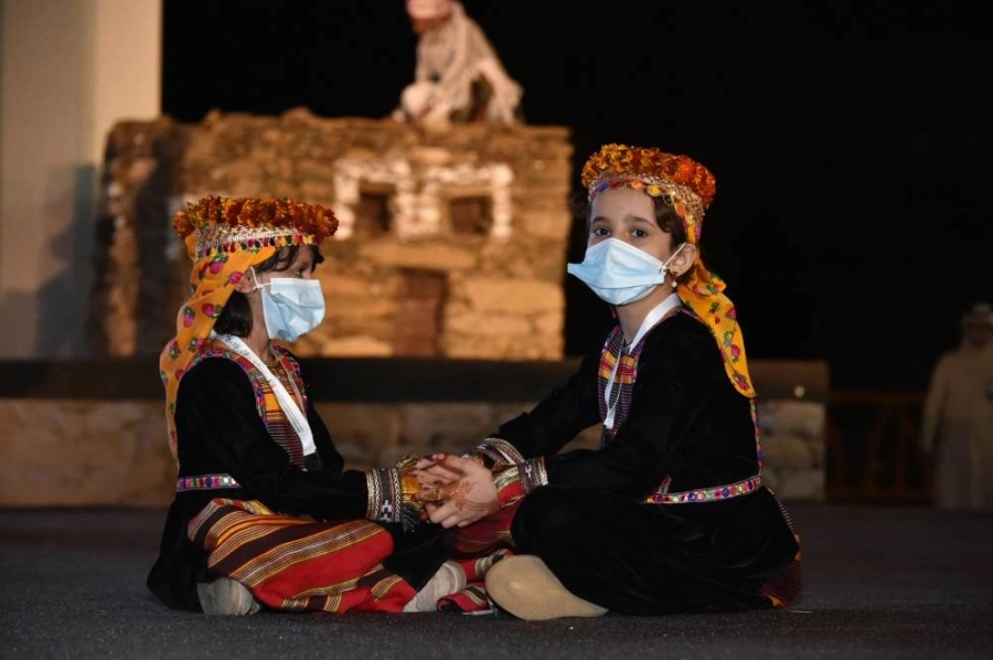 من الإقبال الواسع على مهرجان «البن الثامن في جبال منطقة جازان»، الذي تستضيفه محافظة الدائر بني مالك، حيث يعد «بن جازان» من أجود منتجات البن عالميا، وفقا للدراسات والبحوث العلمية.
