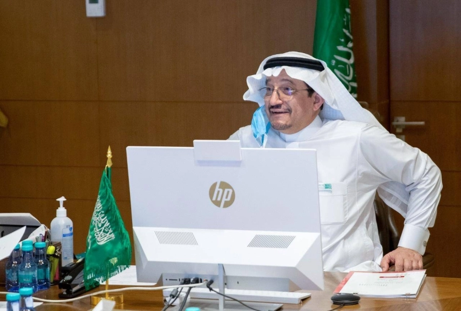 






حمد آل الشيخ لدى افتتاحه الورشة    (مكة)