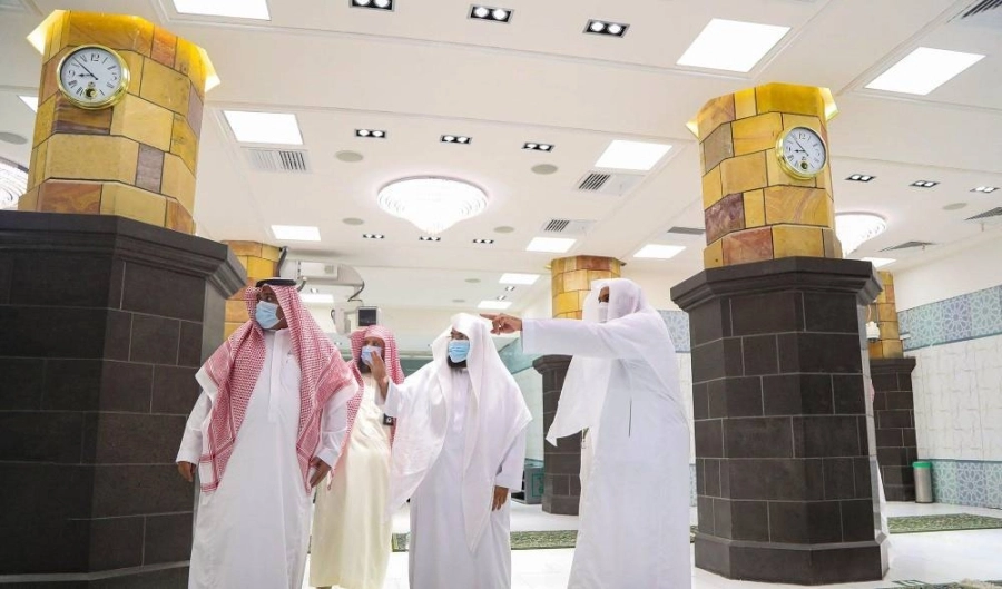 






 السديس خلال جولته التفقدية                         (مكة)