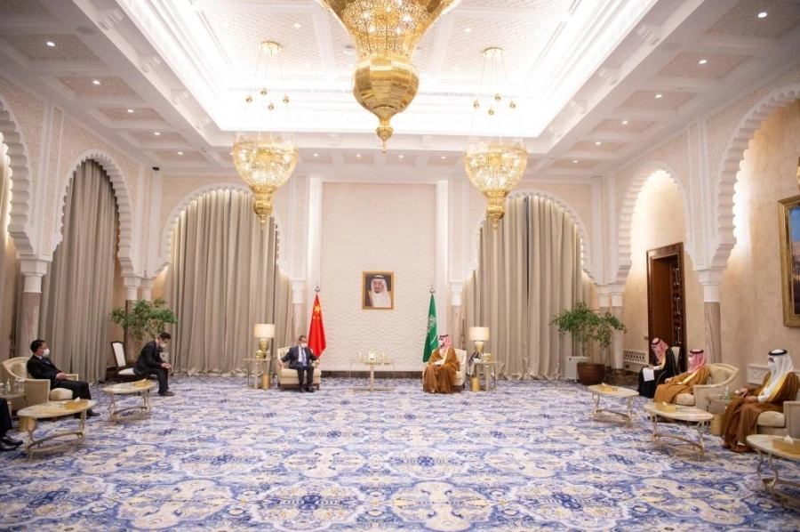 






الأمير محمد بن سلمان خلال اجتماعه مع وانغ يي                                                       (واس)