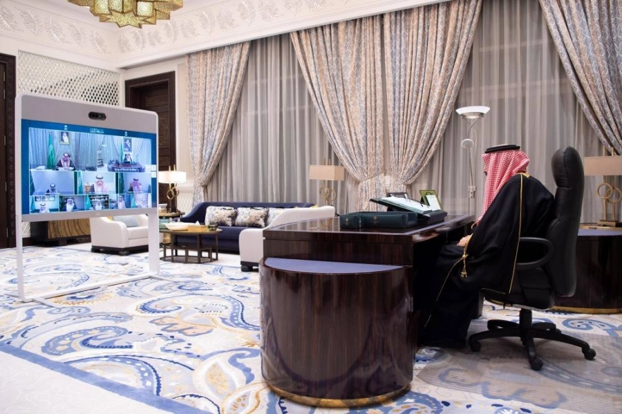 






خادم الحرمين لدى ترؤسه جلسة مجلس الوزراء عبر الاتصال المرئي أمس الأول                                                                                    (واس)