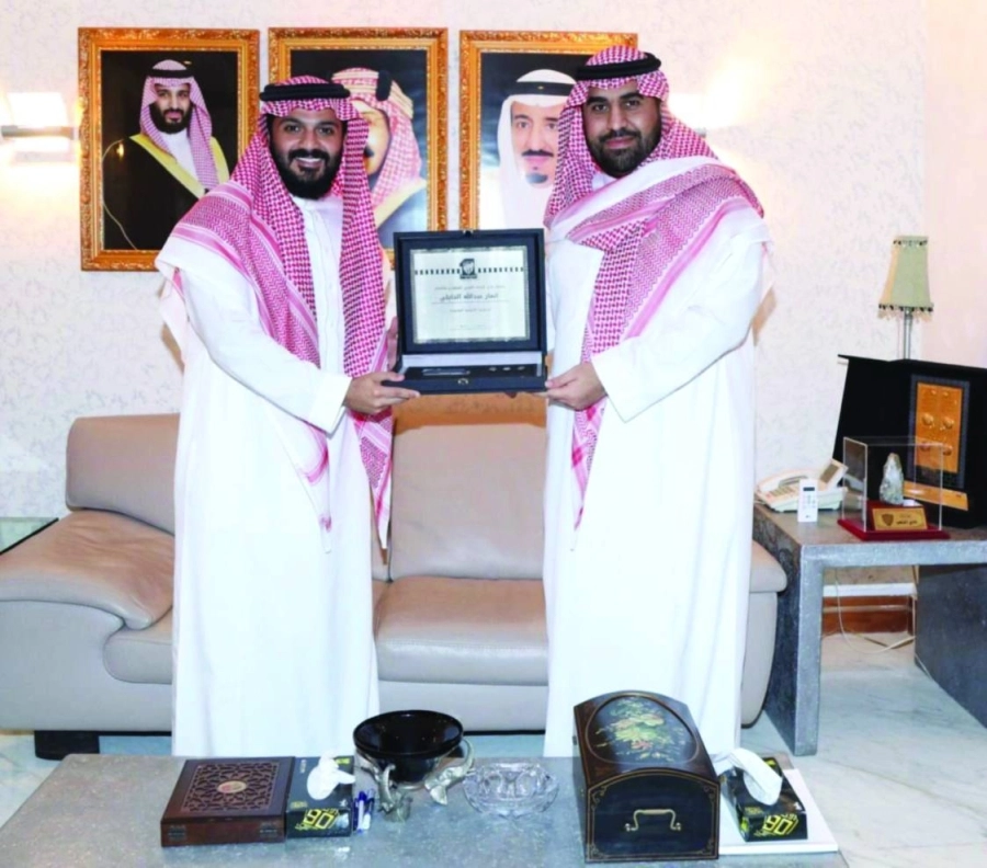 






إدارة اتحادية سابقة تكرم الحائلي                   (تويتر)