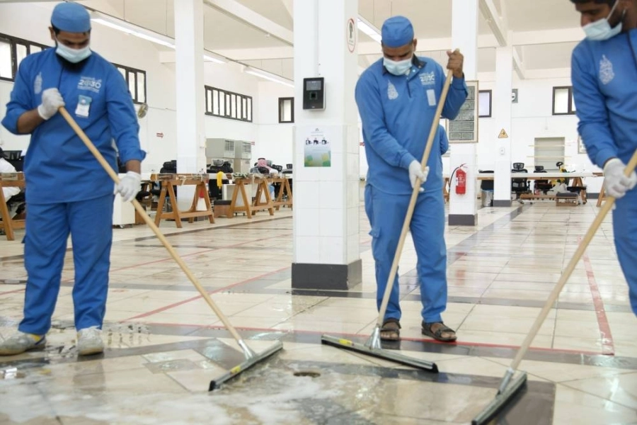 من أعمال الصيانة داخل المسجد الحرام (مكة) 