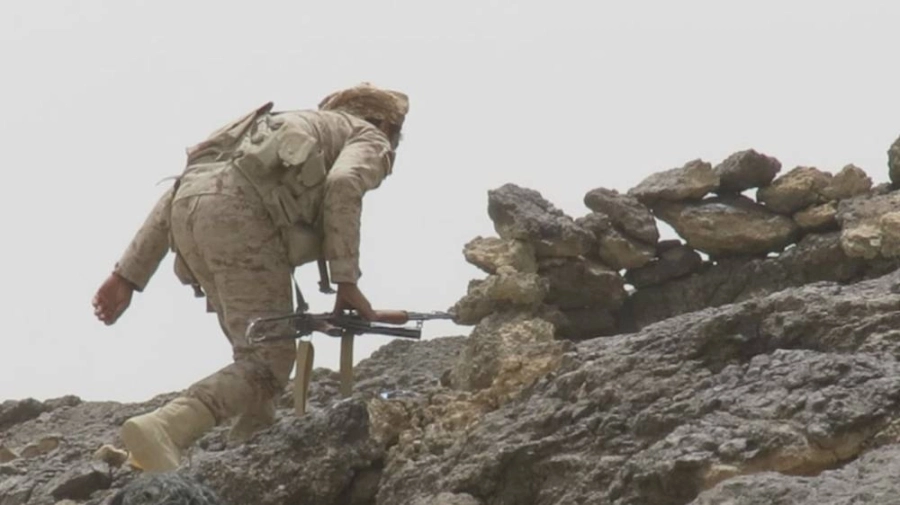 أحد أفراد الجيش اليمني بجبهات القتال                               (مكة)