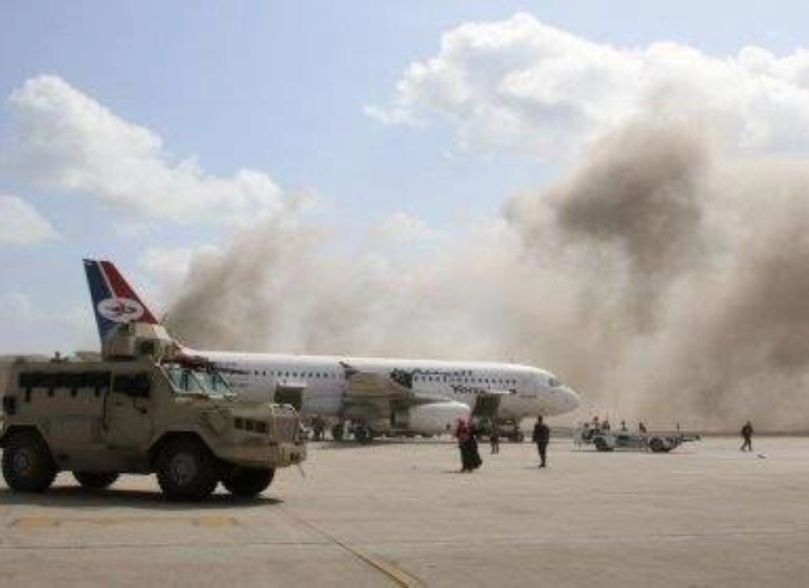 الاعتداء الحوثي على مطار عدن                  (مكة)