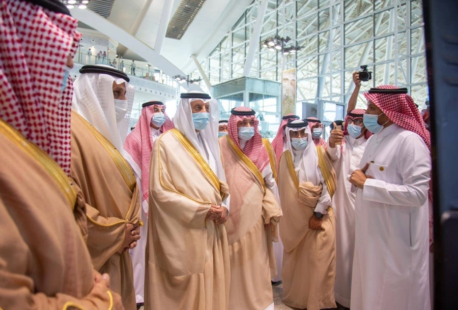 خالد الفيصل خلال رعايته حفل إعادة تشغيل رحلات قطار الحرمين (ياسر بخش)