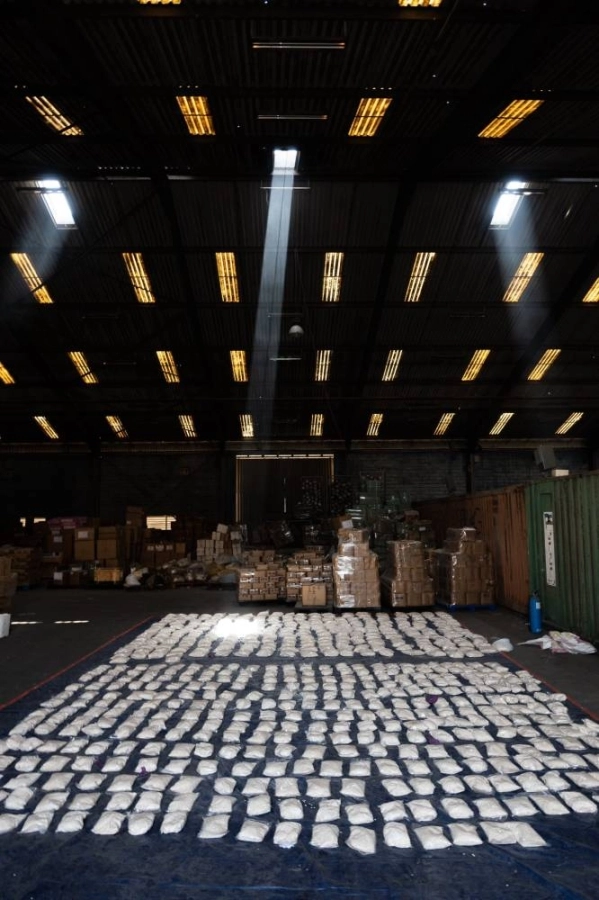 المخدرات المضبوطة داخل شحنة تفاح بميناء جدة (مكة) 