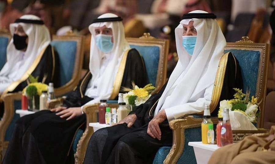 أمير مكة المكرمة يتوج الجبير بجائزة الاعتدال (واس)