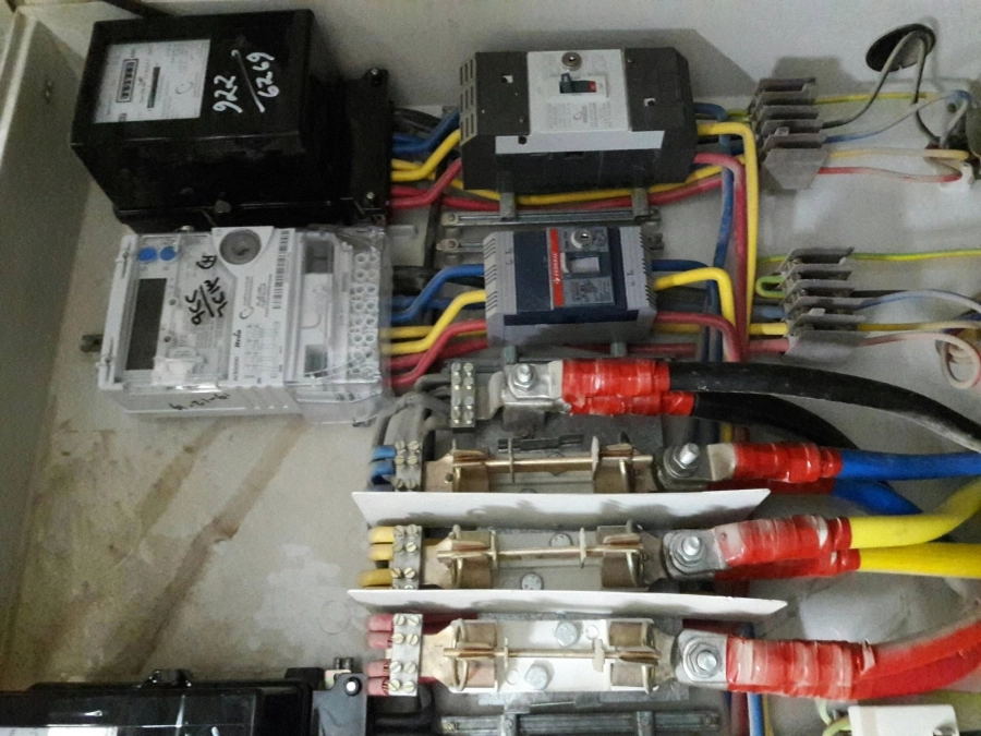 عدادات كهرباء ذكية وتقليدية