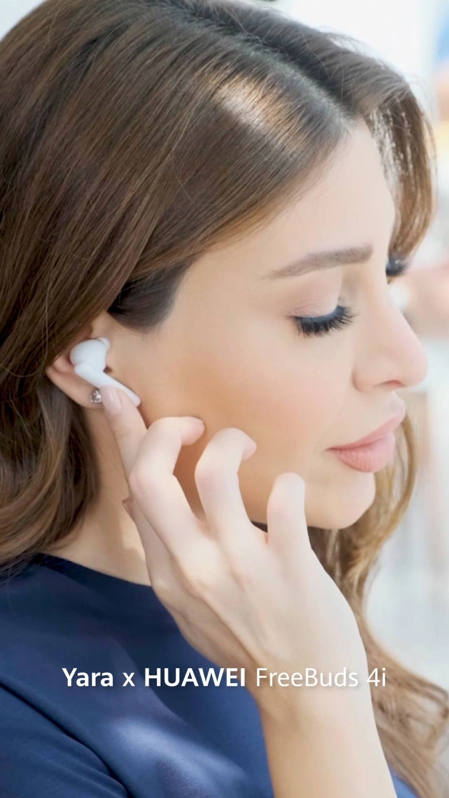 الفنانة يارا مستخدمة السماعة HUAWEI FreeBuds 4i