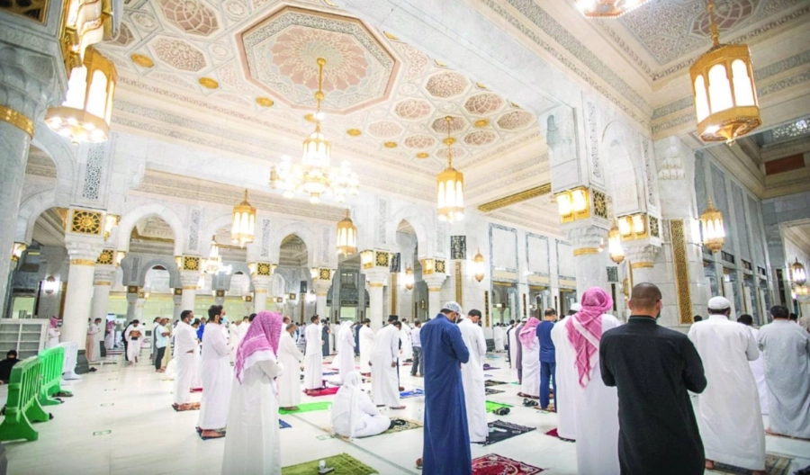 






جموع غفيرة من المصلين بالتوسعة السعودية الثالثة