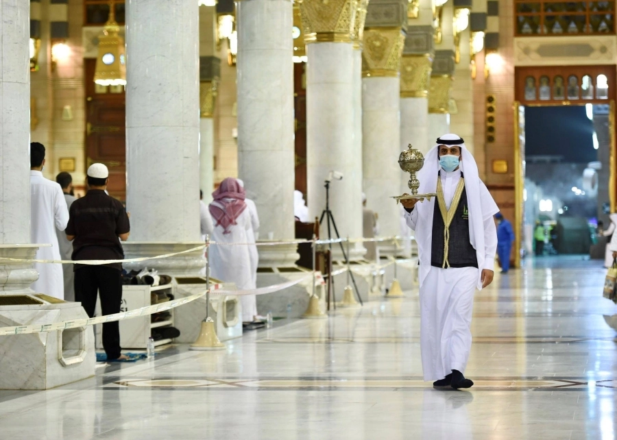 تبخير المسجد النبوي خلال رمضان