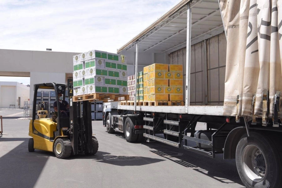 المصاحف خلال شحنها من مجمع الملك فهد (مكة)