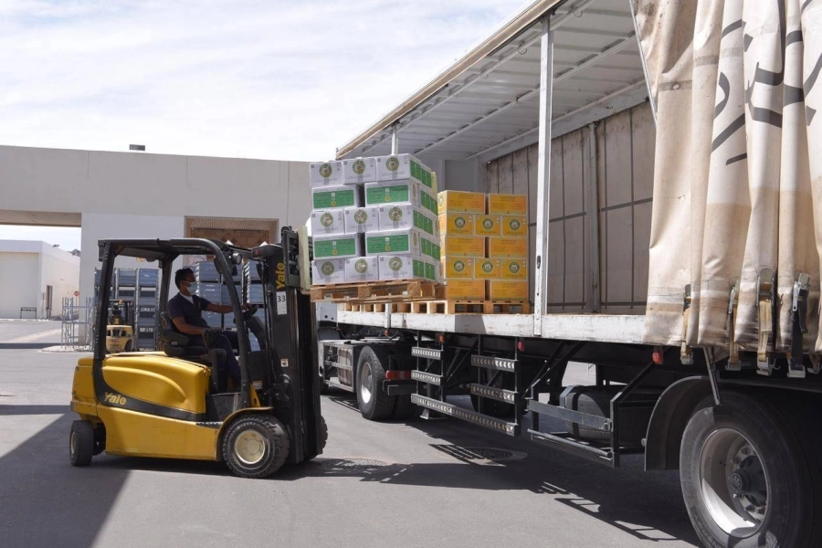 






المصاحف خلال شحنها من مجمع الملك فهد                                                                        (مكة)