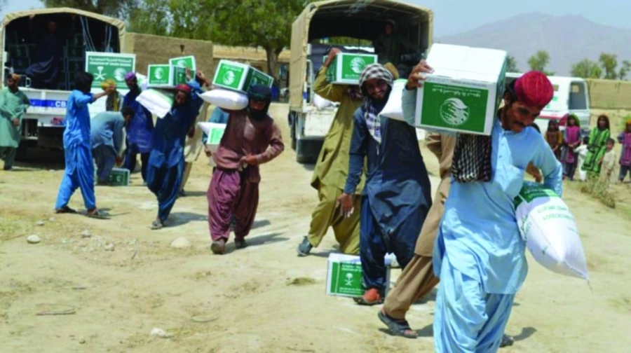 






باكستانيون يحملون سلال مركز الملك سلمان للإغاثة                 (واس)