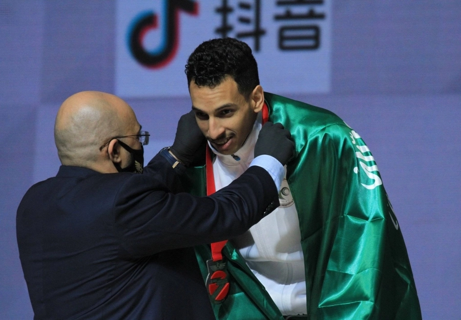 






تتويج سراج آل سليم بالفضية               (مكة)